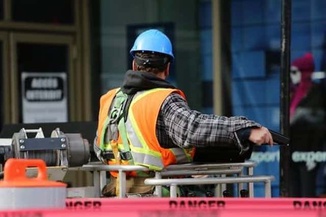 How to Increase Workplace Safety during the Summer